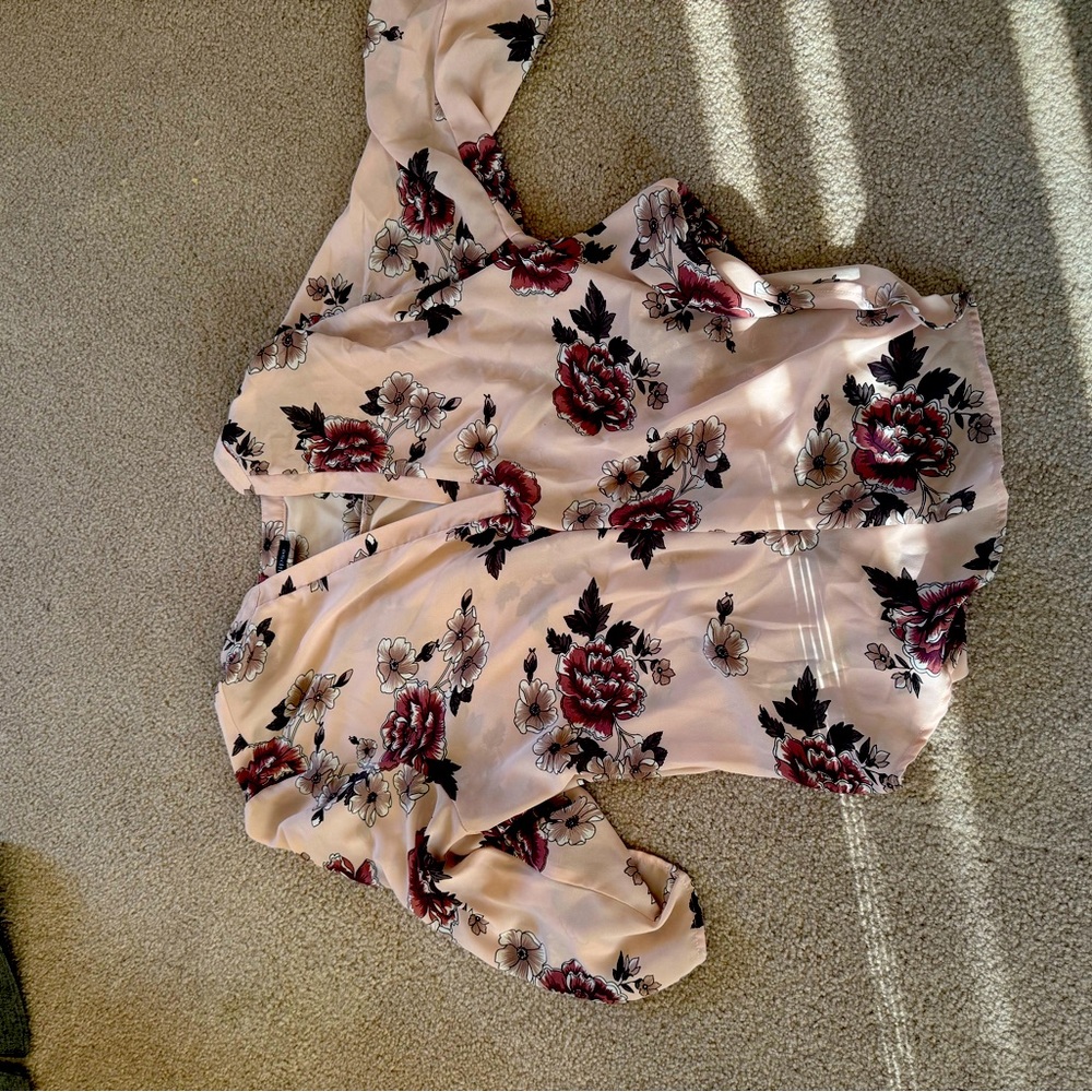 Size large.Slight v neck. Eclipse brand dressy for work or a date!